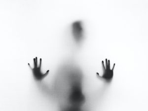 Person behind Glas